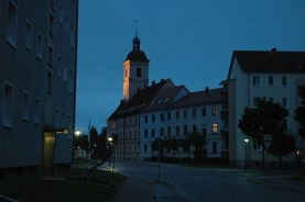 7. Anklam woonkazernes bij nacht
